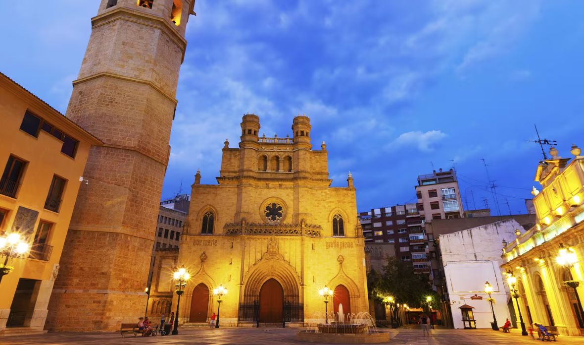 Castellon de la plana iglesia y plaza central